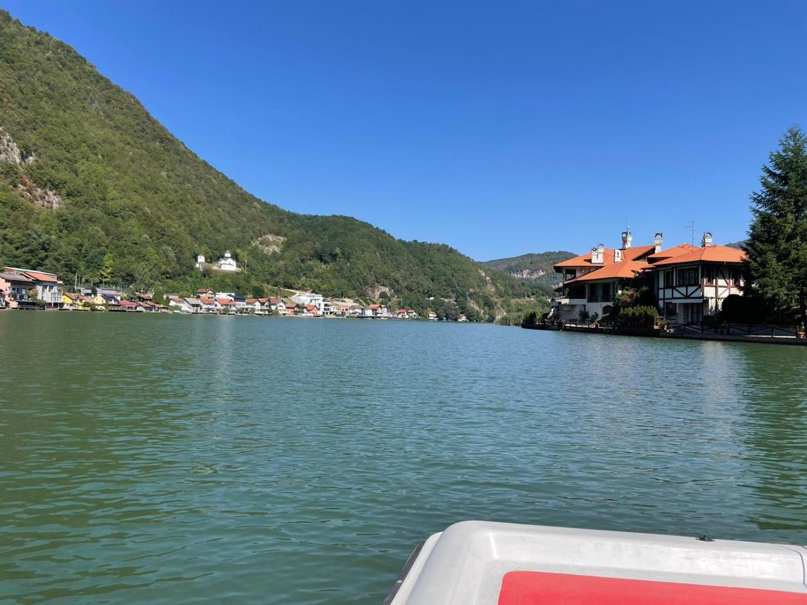 Vila Oaza - Zvornicko Jezero زفورنيك المظهر الخارجي الصورة